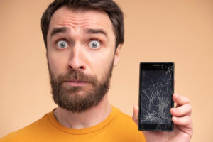 אייפון עם מסך שבור סיכונים